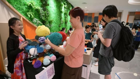 Dạy con kỹ năng kinh doanh từ tiểu học: Phiên chợ nhỏ giúp trẻ em nuôi dưỡng đam mê, tập khởi nghiệp