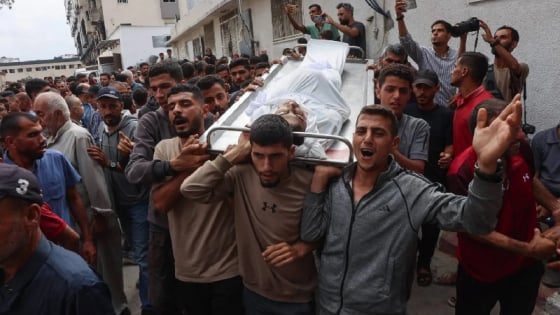 Israel bắn vào đám đông người Palestine đang chờ cứu trợ, hàng trăm người thương vong giữa lúc đói khát