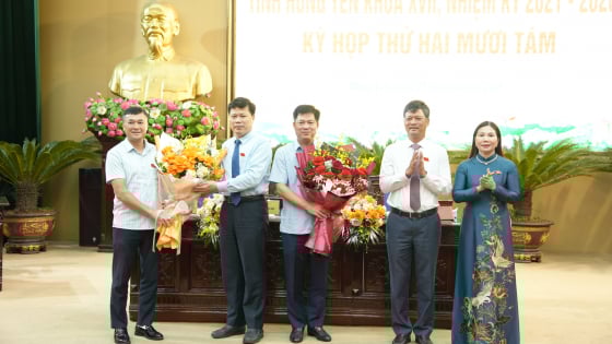 Miễn nhiệm chức Ủy viên UBND tỉnh với nguyên Chỉ huy trưởng Bộ CHQS và nguyên Giám đốc Công an Hưng Yên