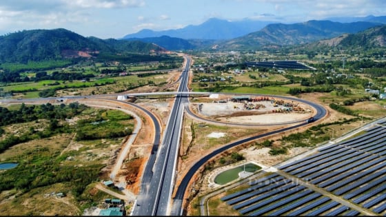 Bộ Xây dựng cảnh bảo nguy cơ chậm tiến độ các dự án cao tốc với lý do 'bất ngờ'
