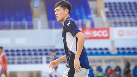 Sao trẻ B.Bình Dương: Chiều cao 1m81, thi đấu chuyên nghiệp từ năm 19 tuổi