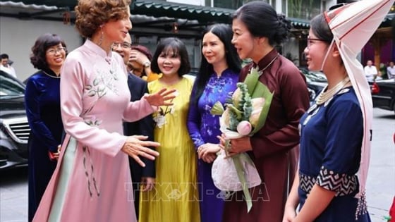 Phu nhân Tổng Bí thư và Tổng Giám đốc UNESCO dự triển lãm 'Chúng tôi có thể'