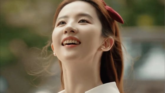 Lưu Diệc Phi bị chỉ trích vì vắng mặt tại lễ trao giải Bạch Ngọc Lan