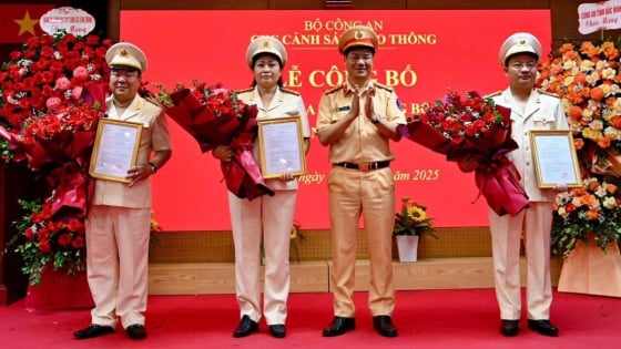 Cục CSGT có 3 Phó Cục trưởng mới, lần đầu tiên có nữ lãnh đạo cấp phó