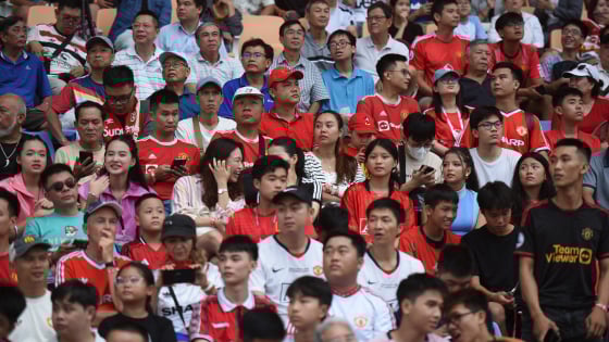 Fan M.U bức xúc vì bị “lật kèo” tại sự kiện ký tặng ở Đà Nẵng: Mua vé 3 triệu, chỉ nhận được 1 chữ ký