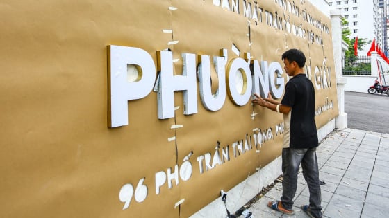 Hà Nội đồng loạt thay biển tên trụ sở phường trước ngày vận hành bộ máy hành chính mới