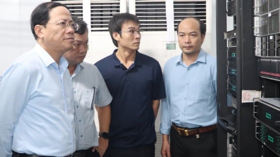 Chủ tịch Bình Định 'soi' hệ thống công nghệ trước giờ sáp nhập với Gia Lai