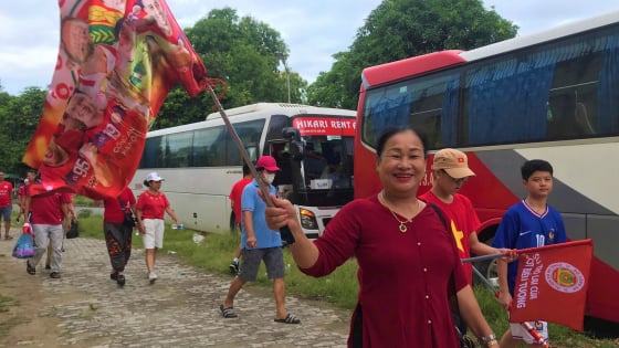 Sân Vinh trước giờ G: Hàng vạn CĐV biến trận chung kết thành đại tiệc của “lửa' và màu sắc