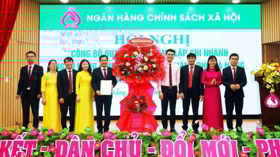 Công bố quyết định thành lập Chi nhánh Ngân hàng Chính sách xã hội TP Đà Nẵng mới sau hợp nhất