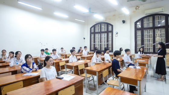 “Căng như dây đàn” chờ điểm thi, điểm chuẩn vào lớp 10 Hà Nội năm 2025