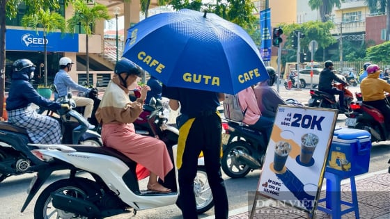 Đại gia cà phê đua nhau xuống đường: Đầu tư lớn bán mang đi, đặt luôn ở cây xăng để hút khách
