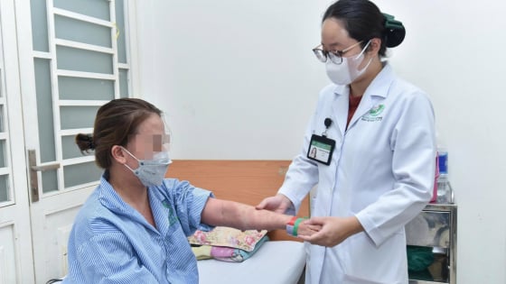  Suýt mất mạng vì 'thần dược' giảm cân, thải độc giá rẻ, người phụ nữ toàn thân nổi mụn mủ