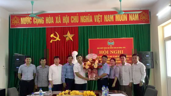 Thanh Hoá: Hội Nông dân xã đầu tiên công bố các quyết định kết thúc tổ chức bộ máy Hội Nông dân cấp xã
