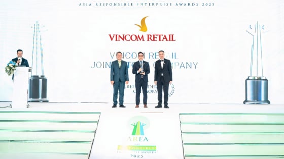 Vincom Retail tiếp tục được vinh Top 50 Công ty niêm yết tốt nhất Việt Nam 2025 và Lãnh đạo Xanh Châu Á