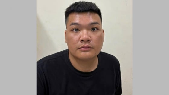 Thanh niên bịt mặt, dùng dao cướp tiệm vàng giữa ban ngày ở Hà Nội