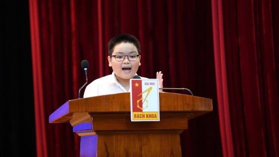Nam sinh lớp 6 giành Huy chương Vàng thi Toán bằng Tiếng Anh: 'Em đi thi như chinh phục 'ngọn núi'