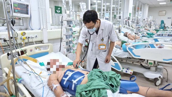 Người đàn ông hôn mê, cháy xém nhiều vùng cơ thể nghi bị điện giật