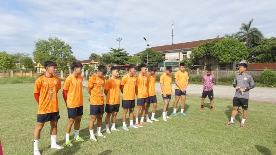 Hồng Lĩnh Hà Tĩnh: Chia tay 6 cầu thủ, đôn 9 tài năng trẻ lên đội 1