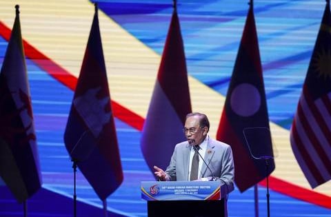 Thủ tướng Malaysia kêu gọi ASEAN đoàn kết, “tự cứu mình” trước cơn lốc thuế quan Mỹ