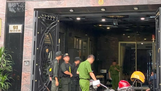 Cảnh sát khám xét nhà Mạnh 'gỗ' - trùm giang hồ ở Thanh Hóa