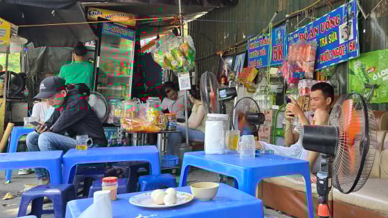 Từ vụ người bán trà đá đuổi cô gái: Vỉa hè quanh các bến xe ở Hà Nội bị ngang nhiên lấn chiếm