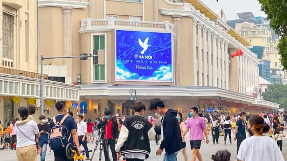 Hà Nội: Hàng trăm màn hình LED phục vụ người dân xem lễ diễu binh 80 năm Cách mạng Tháng Tám và Quốc khánh 2/9