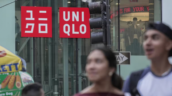 Uniqlo dự báo sẽ tăng giá