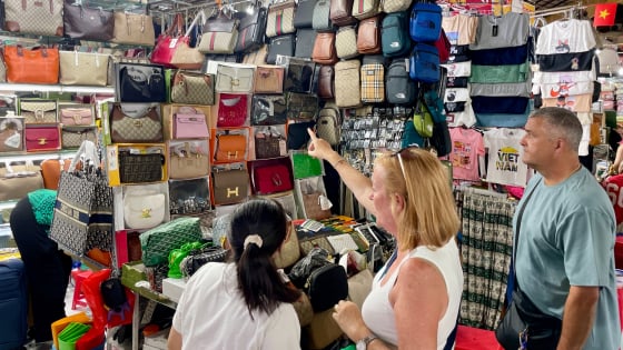 Vẫn tràn lan hàng nhái ở chợ Bến Thành, Saigon Square, xử lý triệt để được không?