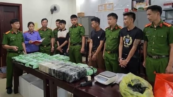 TIN NÓNG 24 GIỜ QUA: Vây bắt ô tô 7 chỗ chở 2 bao tải chứa đầy ma túy; dùng súng tự chế bắn chết người
