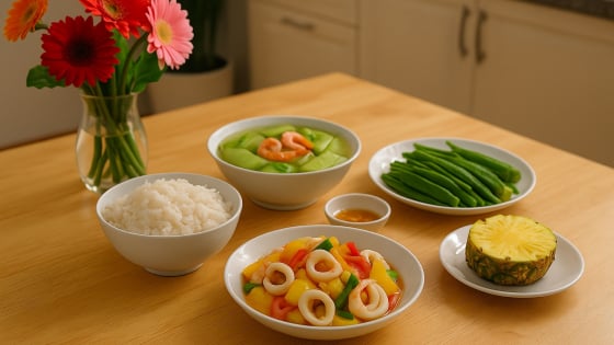 Bữa cơm tối 120 nghìn: Mực xào dứa, canh bầu nấu tôm, đậu rồng luộc