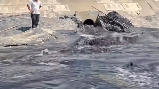Dòng nước thải đen ngòm bất ngờ 'tuồn' ra biển, chính quyền ở tỉnh Gia Lai lên tiếng