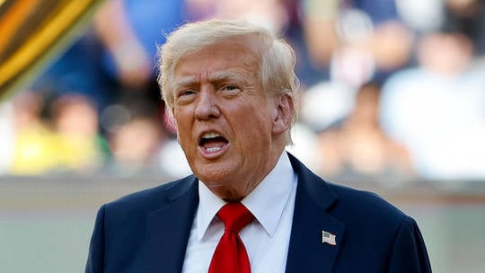 Tổng thống Trump cảnh báo ông Zelensky không tấn công Moscow