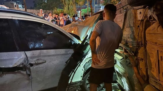 Tai nạn liên hoàn giữa 3 ô tô và nhiều xe máy ở Hà Nội, một người tử vong, nhiều người bị thương
