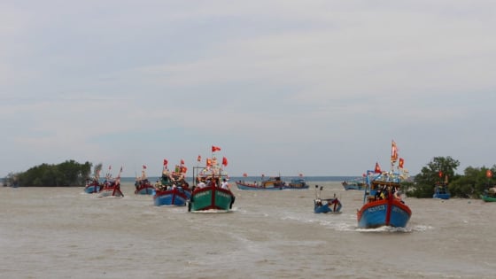 Vùng biển khu vực TP.HCM có sóng cao 1-3m, gió giật mạnh do áp thấp nhiệt đới, khả năng thành bão 