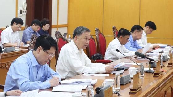Bộ Chính trị, Ban Bí thư: Khẩn trương kiện toàn các chức danh Bí thư, Chủ tịch UBND cấp xã còn thiếu trước 25/7