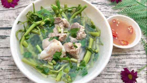 Loại rau 10.000 đồng/bó nhưng chỉ nhặt được 1 'nhúm': Ở nước ngoài có tiền cũng chưa chắc mua được!