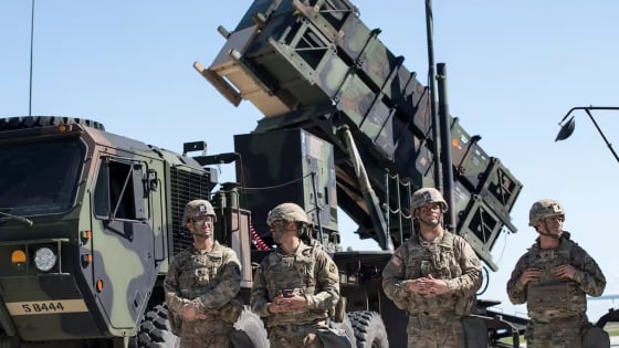  Tư lệnh tối cao NATO báo tin vui cho Ukraine: Dàn Patriot tối tân đang trên đường ra trận chống lại 'bão lửa' từ Nga