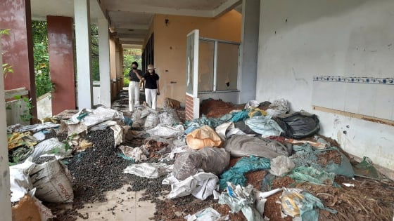 Quảng Trị: Xót xa trụ sở cũ Chi cục Hải quan Khu Thương mại Lao Bảo bỏ hoang nhiều năm, ngập trong rác thải