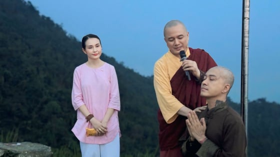 Ca sĩ Tuấn Hưng bất ngờ xuống tóc 