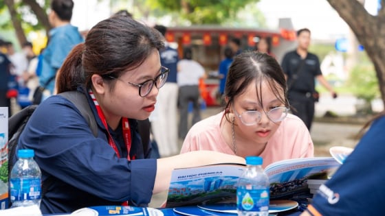 Dự đoán điểm chuẩn đại học năm 2025 hạ ở những tổ hợp này: Lưu ý quan trọng cho thí sinh