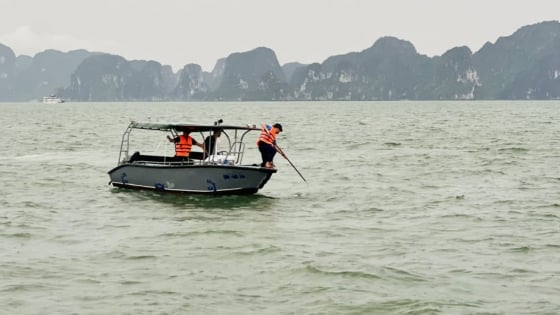 Vụ lật tàu trên vịnh Hạ Long: Tìm thấy thi thể một cháu bé