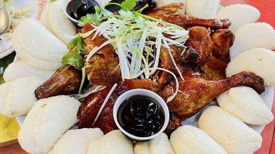 Cận cảnh bánh bao ngon ăn kèm thịt vịt của người Hoa gốc Triều Châu trên đất Cà Mau mới sau sáp nhập tỉnh Bạc Liêu