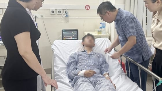 Vụ lật tàu ở vịnh Hạ Long: Tình trạng sức khoẻ của nam sinh 18 tuổi sau cú sốc lớn mất 4 người thân