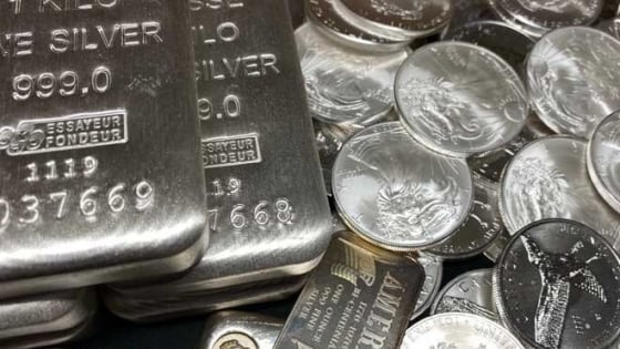 Giá bạc hôm nay 22/7: Tăng gần 1 USD/ounce theo giá vàng