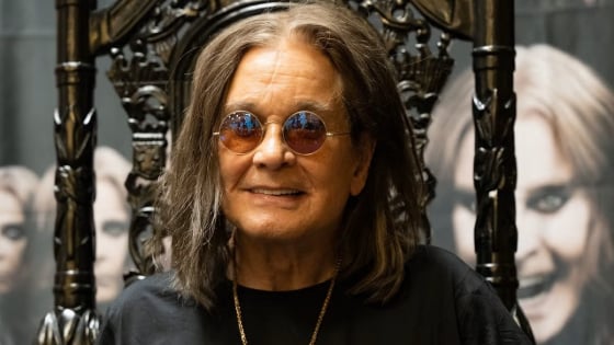 Huyền thoại nhạc rock Ozzy Osbourne qua đời ở tuổi 76 