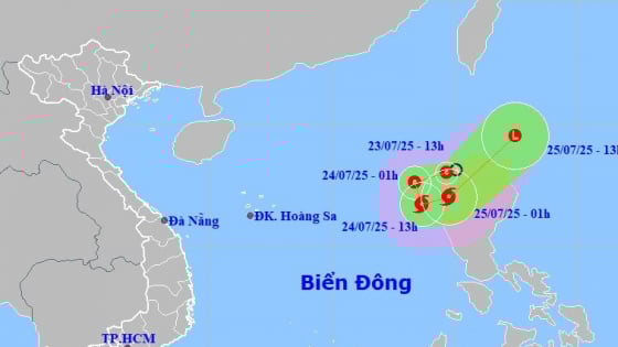 NÓNG: Áp thấp nhiệt đới trên biển Đông đang mạnh lên, khả năng ngày mai (24/7) trở thành bão số 4, di chuyển phức tạp