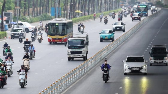 Xe ô tô chở hàng được chở người trong trường hợp nào theo quy định hiện hành?