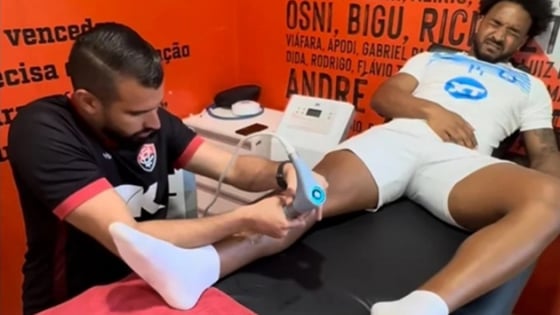 Tiền đạo Nguyễn Xuân Son báo tin dữ