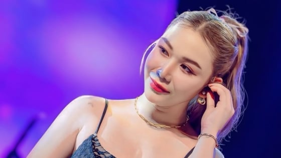 Nữ ca sĩ Thái Lan khủng hoảng vì lộ chuyện ngoại tình