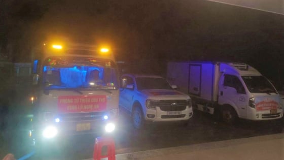 Thông tuyến trở lại quốc lộ 7, các đoàn từ thiện có thể đi lại hỗ trợ cho người dân vùng tâm lũ Nghệ An